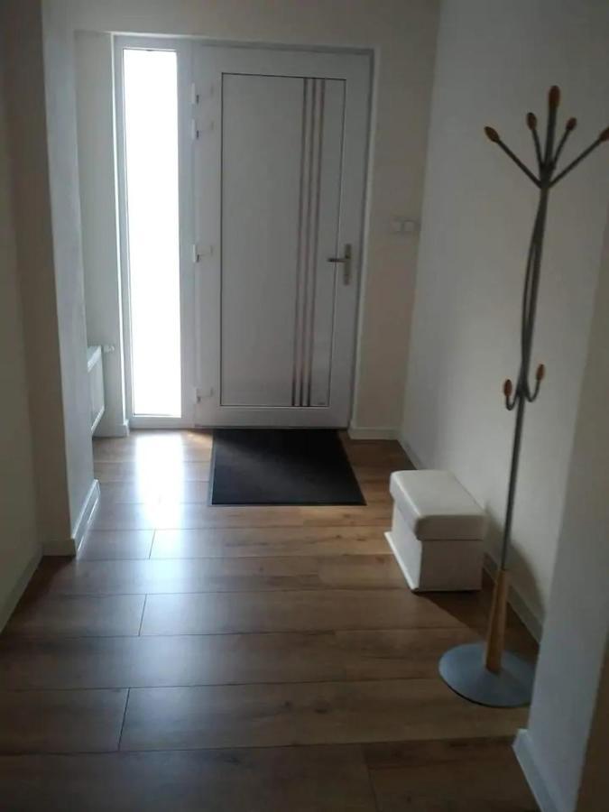 Slnečný apartmánový dom Oslany Exterior foto