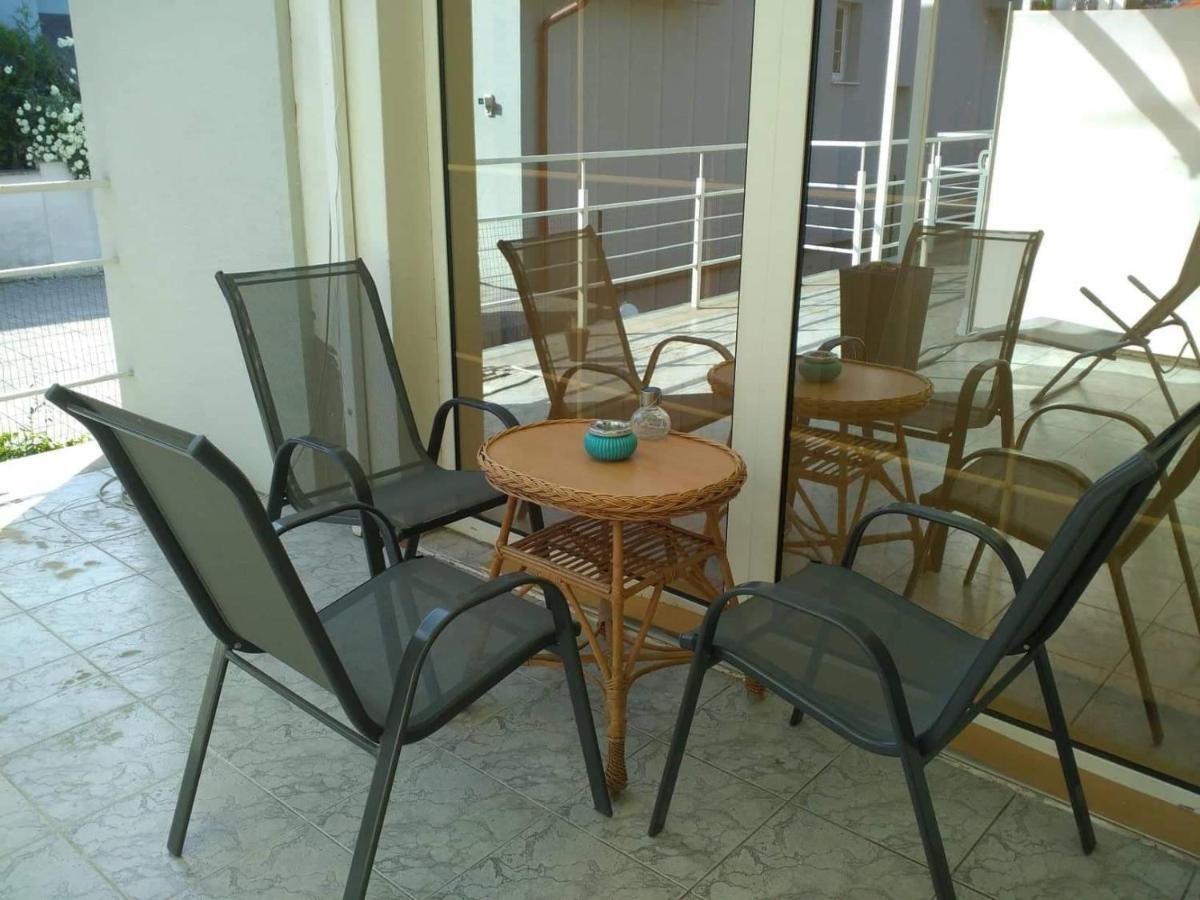 Slnečný apartmánový dom Oslany Exterior foto