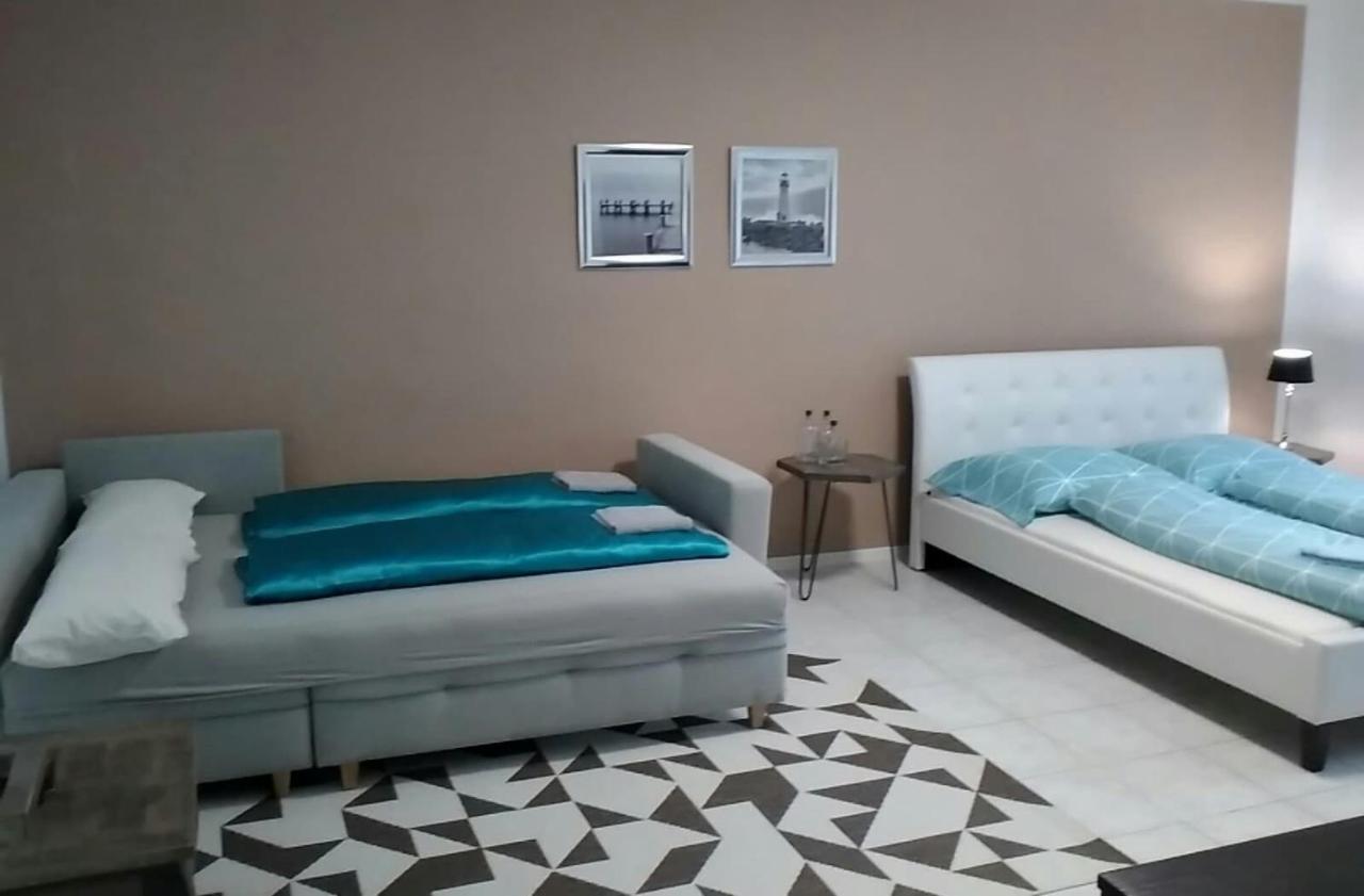Slnečný apartmánový dom Oslany Exterior foto