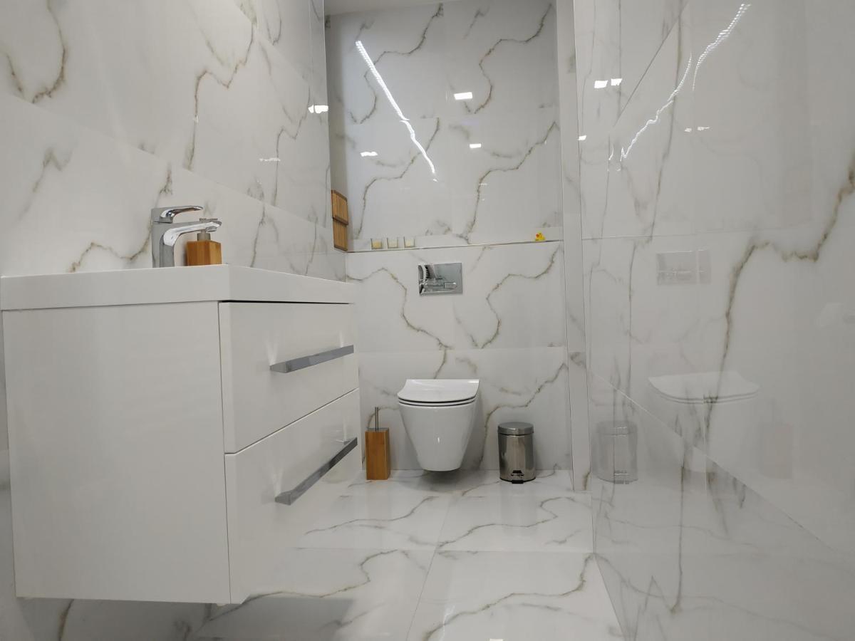 Slnečný apartmánový dom Oslany Exterior foto