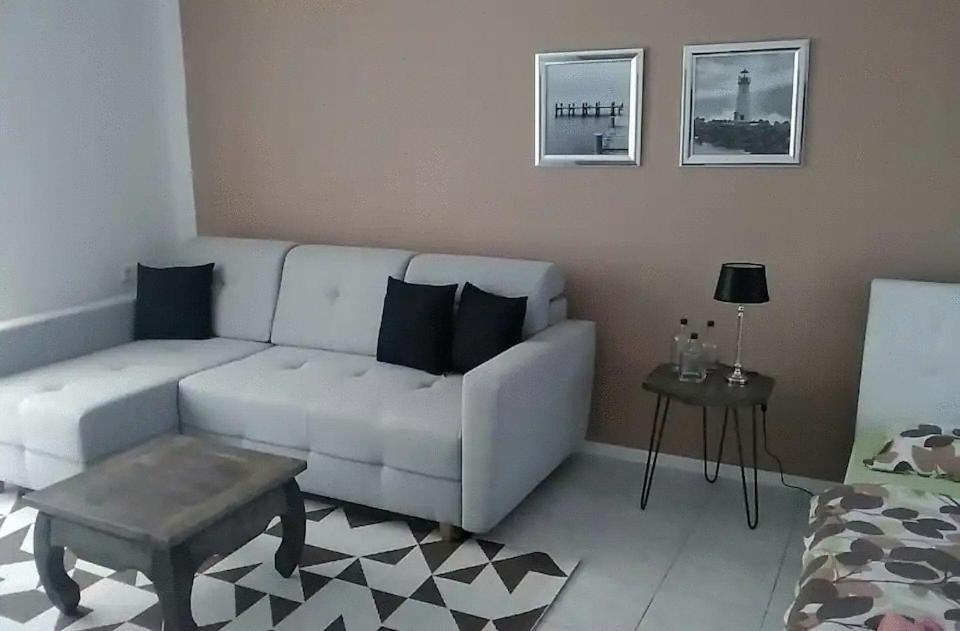 Slnečný apartmánový dom Oslany Exterior foto
