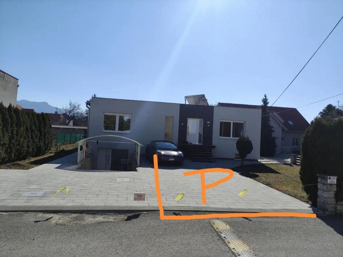 Slnečný apartmánový dom Oslany Exterior foto