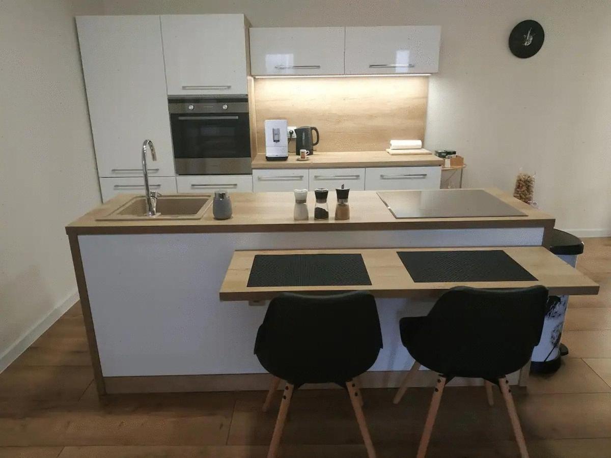 Slnečný apartmánový dom Oslany Exterior foto